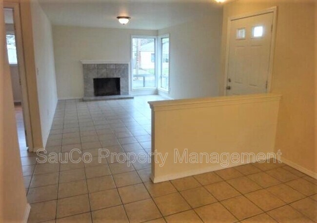 Photo - 1734 NE Bryant St