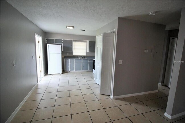 9418 N 50th St Unit B