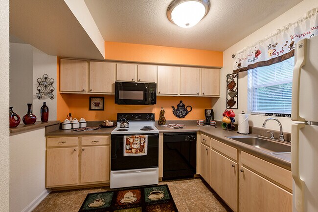 Bridge Pointe Apartments and Townhomes
