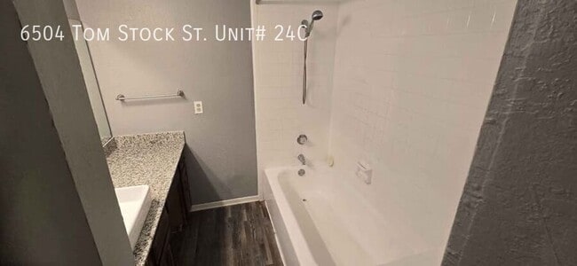 6504 Tom Stock St Unidad 24C