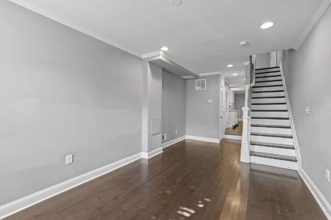 Photo - 2222 Essex St