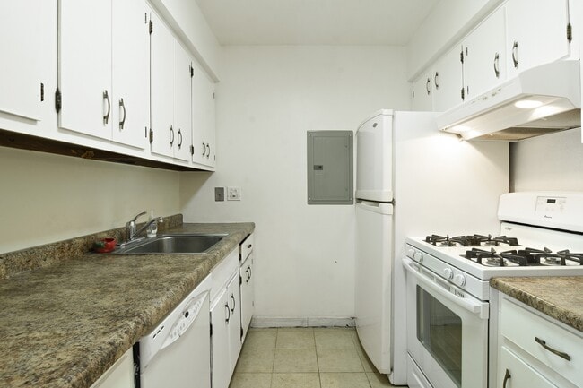 Photo - 1436 Quaker Ln