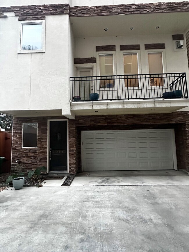 Photo - 1621 Shearn St