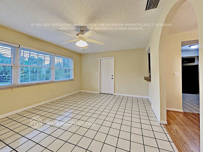 Photo - 1077 40th Ave NE