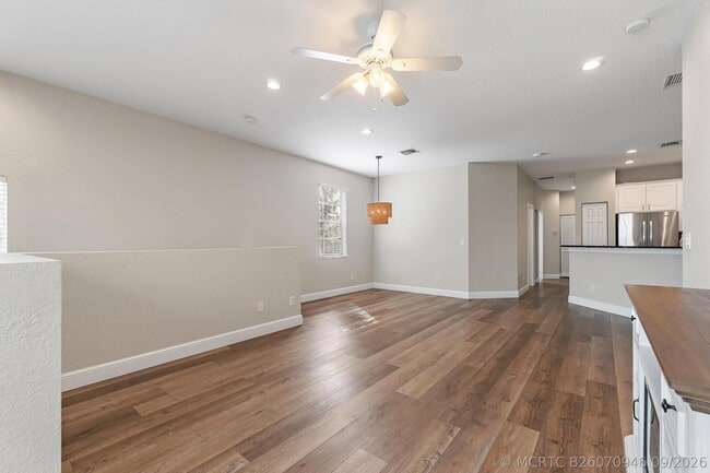 1561 SE Wilshire Pl Unit 204