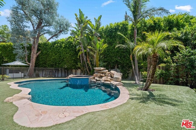 Photo - 2701 Roscomare Rd