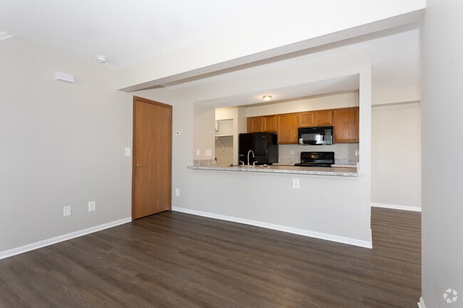 2BR, 1BA - 1,075SF - Townhome - Kitchen