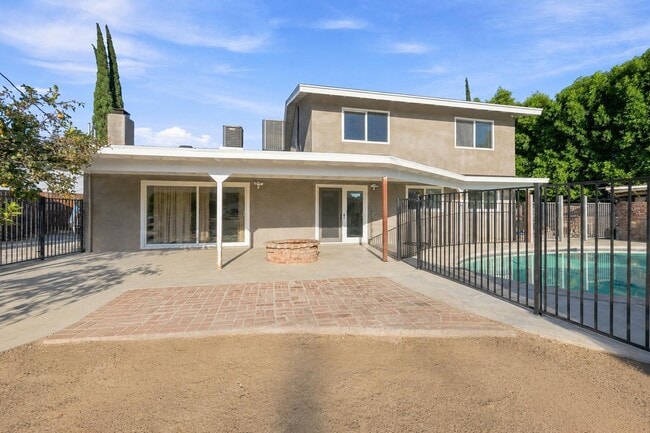 Photo - 18930 Cantara St