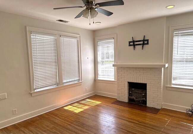 Photo - 1947 Felix Ave