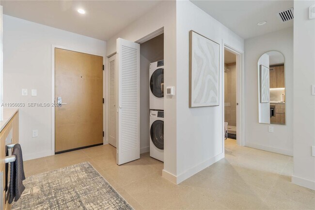 Photo - 11 NE 6th St Unidad 1513