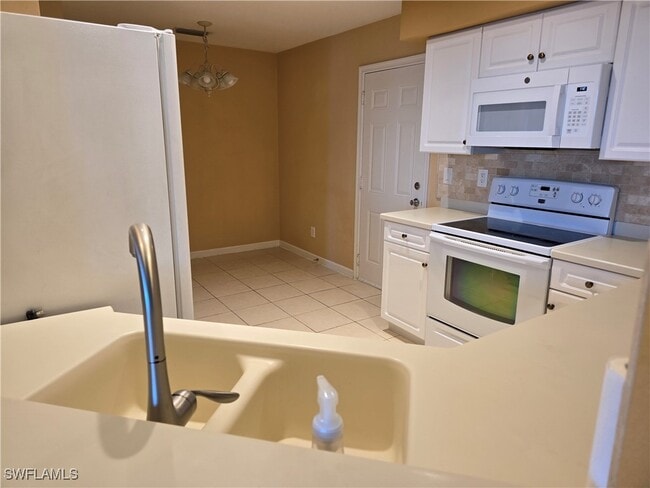 Building Photo - 25069 Peacock Ln Unit 101