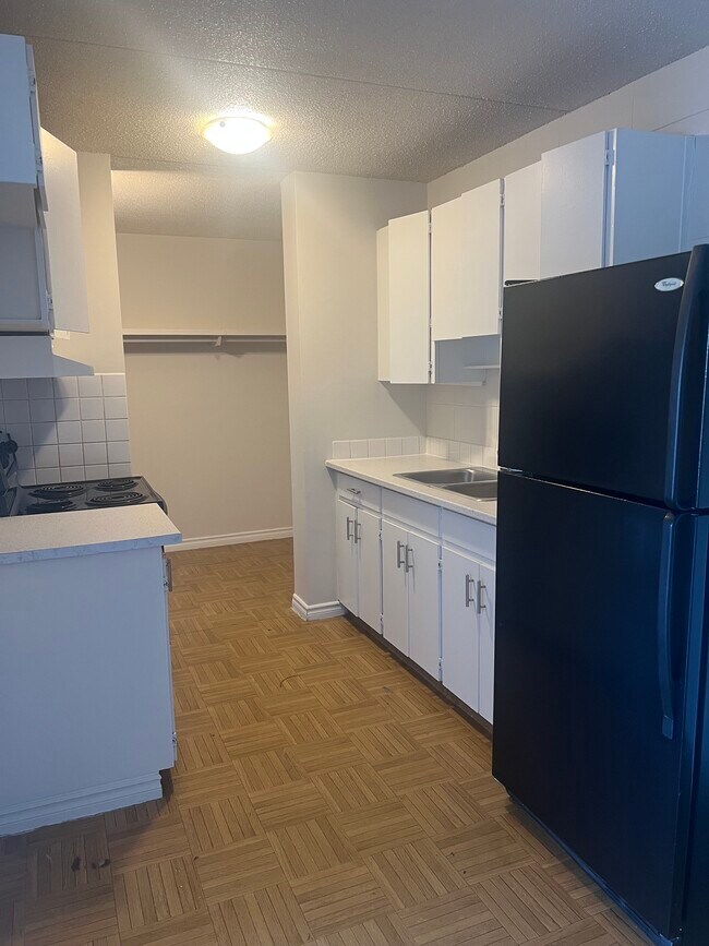 Building Photo - 16421 Stony Plain Rd Unit SR312