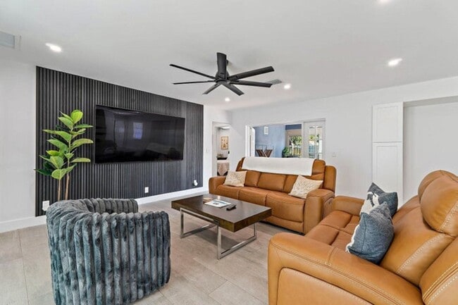 Photo - 4193 Hyacinth Cir N