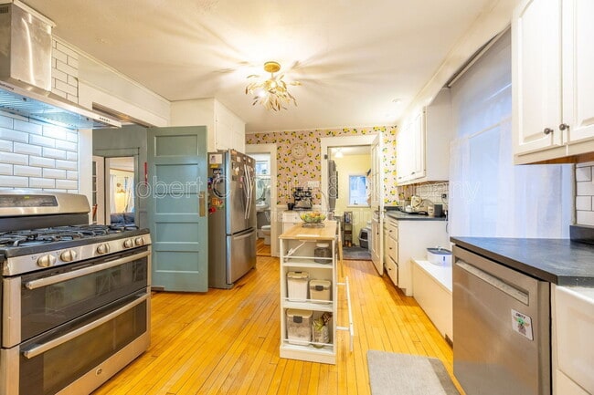 Photo - 139 Grove St