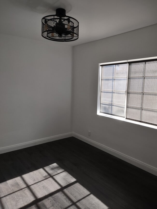 First bedroom - 18318 Gresham St