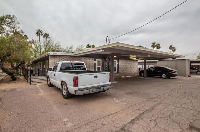 Photo - Fourplex 816 Unit D