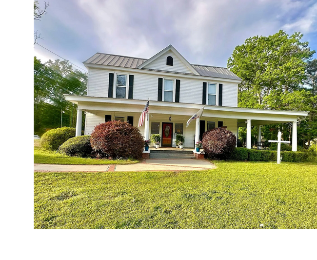 Building Photo - **Charming Small-Town Home Near Clark's Hi...