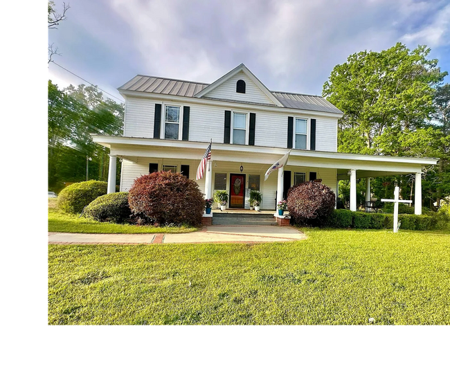 **Charming Small-Town Home Near Clark's Hi... - **Charming Small-Town Home Near Clark's Hi...