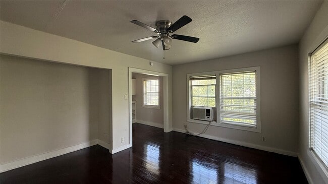 Photo - 1624 Holman St