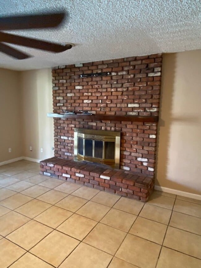 Photo - SW Bakersfield home with pool!