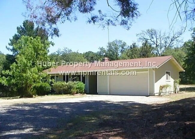 Building Photo - Peaceful Country Living with Stunning Views