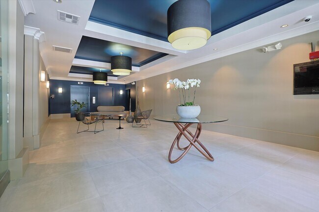 Photo - 585 N Rossmore Ave Unidad 312