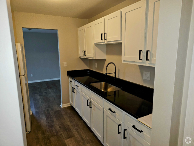 Building Photo - 5856 Highview Dr Unit 03 Rental