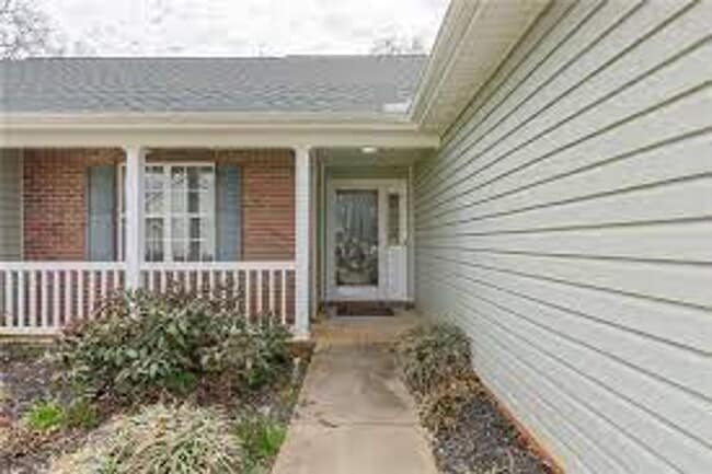 Photo - 902 Satinwood Dr