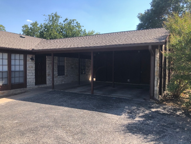Building Photo - 702 Ranch Rd Rental