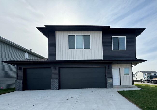 Building Photo - Newly Built in the Wilds neighborhood of West Fargo!