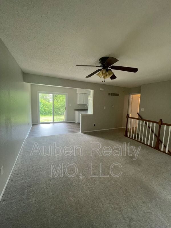 Building Photo - 409 NE Westwind Dr Unit A Rental