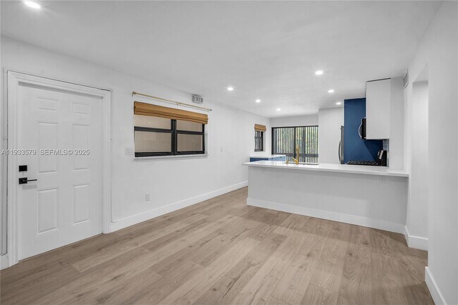 Photo - 3265 Virginia St Unidad 20