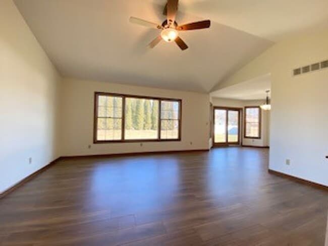 Photo - 3 Bedroom/2 Bathroom Home in the Gardens!