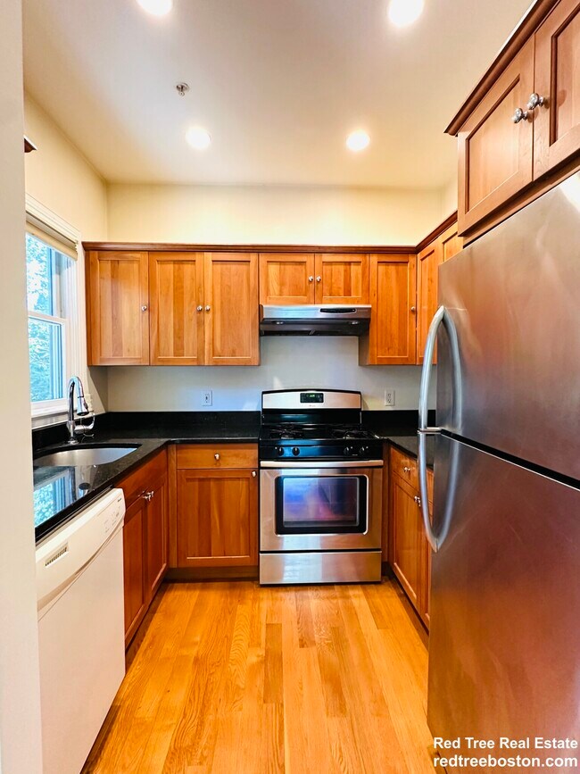 Photo - 10 Selkirk Rd Unit 2