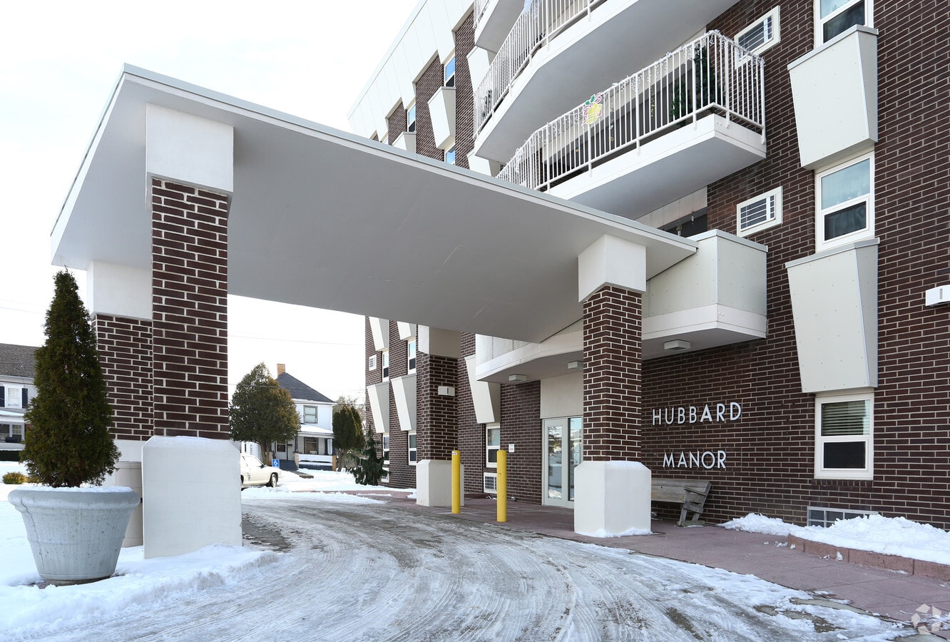 Photo - Hubbard Manor