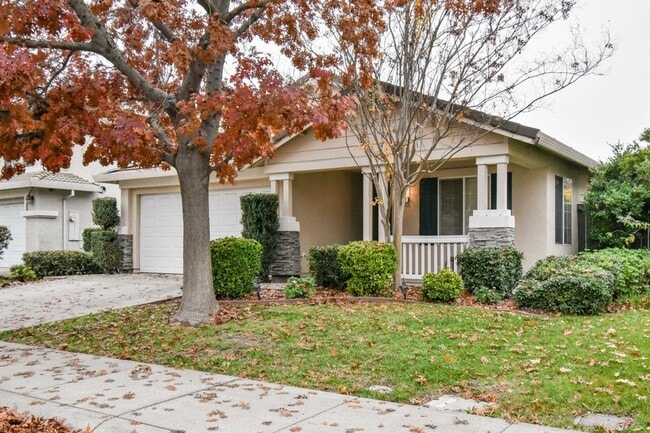 Building Photo - Gorgeous single story home in very desirab...