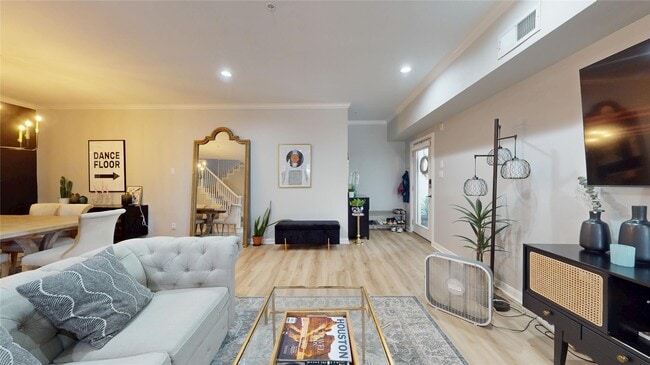 17 Waugh Dr Unit 201