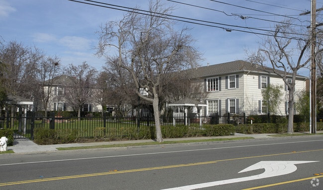 Broadway Gardens