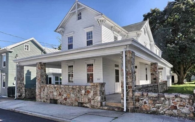 Building Photo - 3 Bedroom in Mechanicsburg!