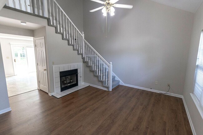 Photo - 212-214 Nikki Way Unit 214