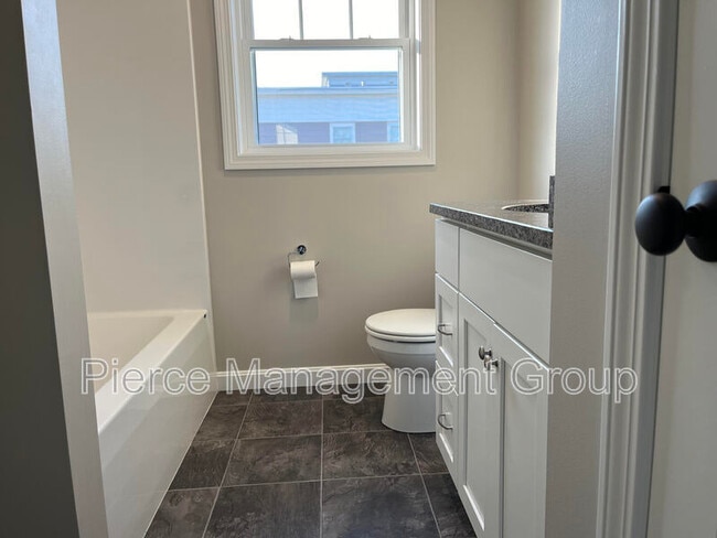 Photo - 6-21 Clarendon Way