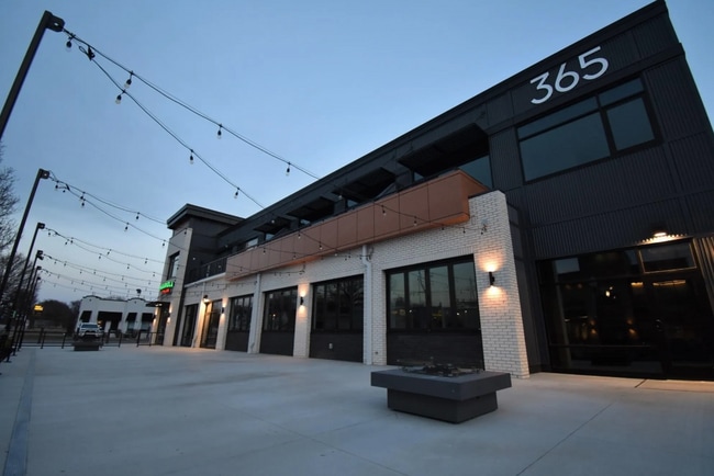 Building Photo - Liberty Beall Unit 203