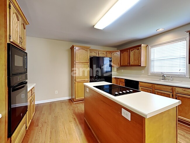 Photo - 601 Shiretown Ln