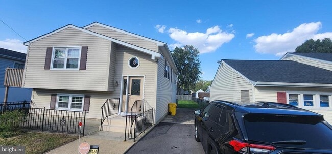 Building Photo - 1016 7th St Rental