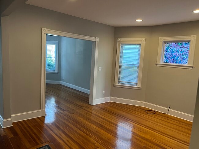 Building Photo - 23 Taft St Unit 1