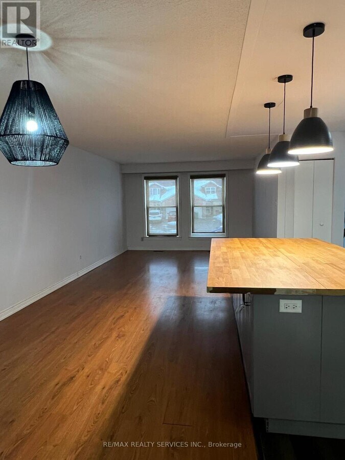 Photo - 47 Nancy McCredie Dr