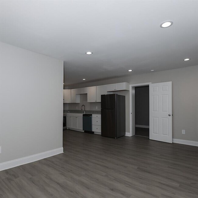 Photo - 157 Polar Rock Dr SW