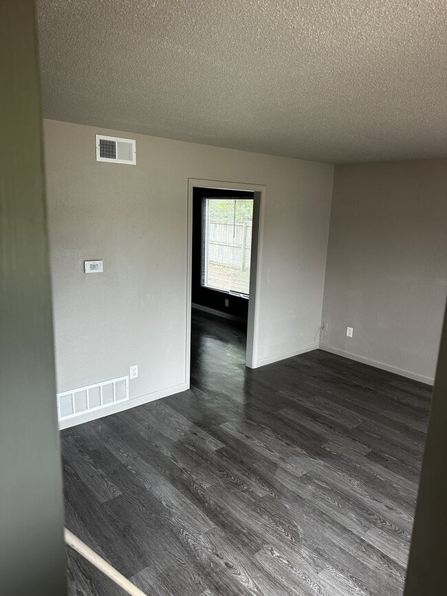 Photo - 1905 W Nettleton Ave Unit 1905 B