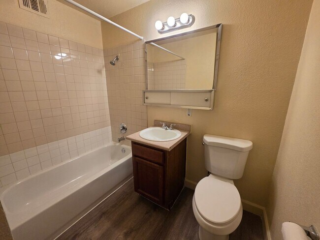 3712 Royal Crest St Unit 5