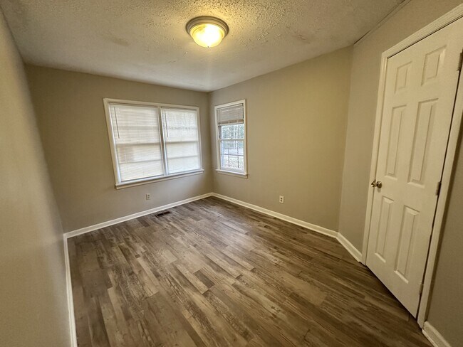 Photo - 1045 Waverly St